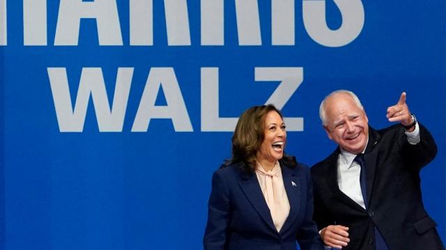 VÍDEO | ¿Quién es Tim Walz? El gobernador, exmilitar y profesor de Minnesota elegido por Kamala Harris