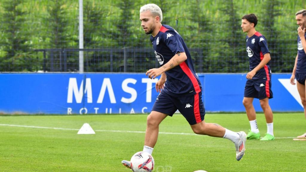 David Mella durante un entrenamiento con el Deportivo.