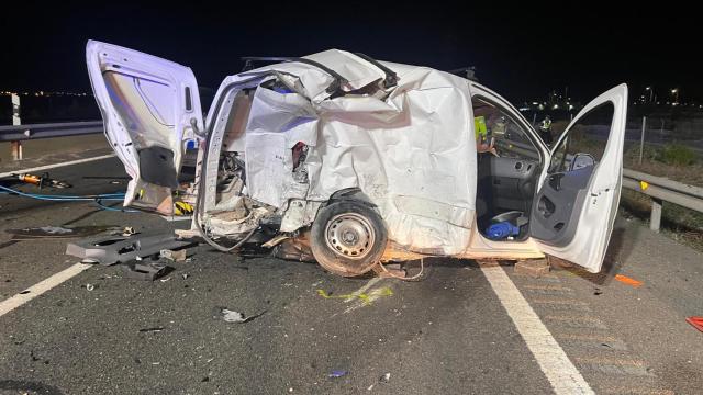 La Peugeot Partner que conducía el supuesto kamikaze, este martes por la noche, en al autovía A-30 que conecta Murcia con Cartagena.