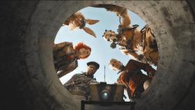 Ariana Greenblatt, Cate Blanchett, Kevin Hart, Jamie Lee Curtis y Florian Monteanu en 'Borderlands'. Foto: Diamond Films