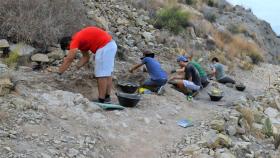 Arqueólogos participan en la Campaña de Excavación en el Poblado Íbero del Balumba-Sector Ibérico de Cobatillas la Vieja.