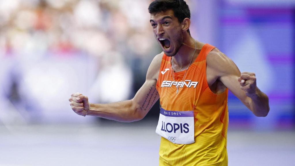 Quique Llopis celebra un momento en los Juegos Olímpicos de París.