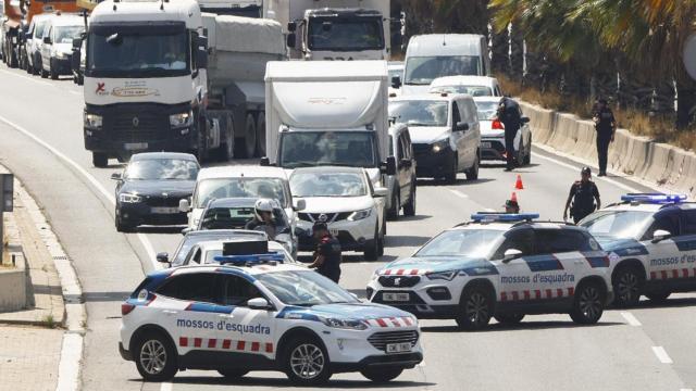 Operativo de los Mossos para intentar arrestar a Puigdemont por las carreteras de Barcelona.