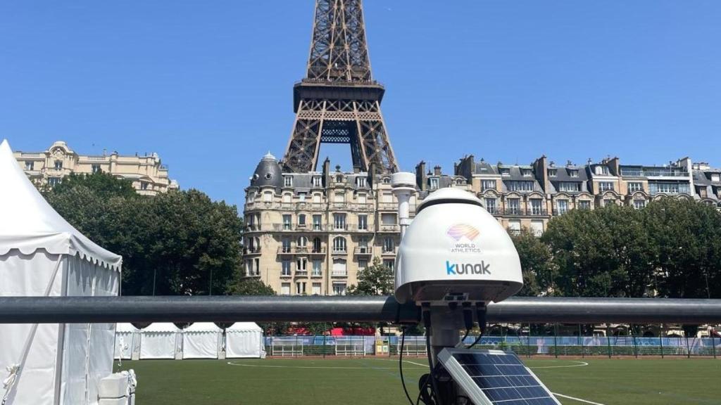 Dispositivo de la startup Kunak instalado en París para el control de la calidad del aire.