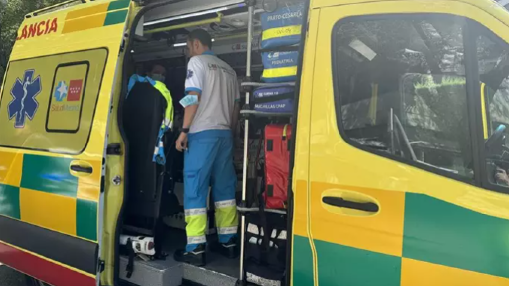 Un socorrista, en estaod grave tras sufrir un ahogamiento en una piscina comunitaria en Hortaleza