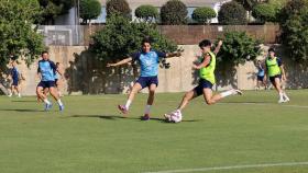 Un momento del entrenamiento de este jueves del Málaga CF en Estepona.