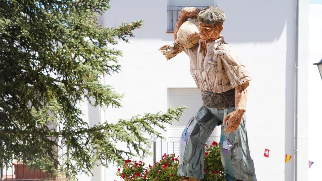Esculturas de corcho de Ricardo Dávila en Pujerra.