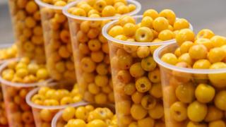 'Oro amarillo': la fruta rica en colágeno que elimina arrugas y que en España apenas se consume