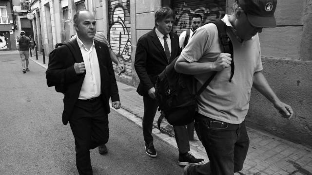 El expresidente de la Generalitat Carles Puigdemont camina hacia el paseo Lluís Companys de Barcelona, el pasado 8 de agosto