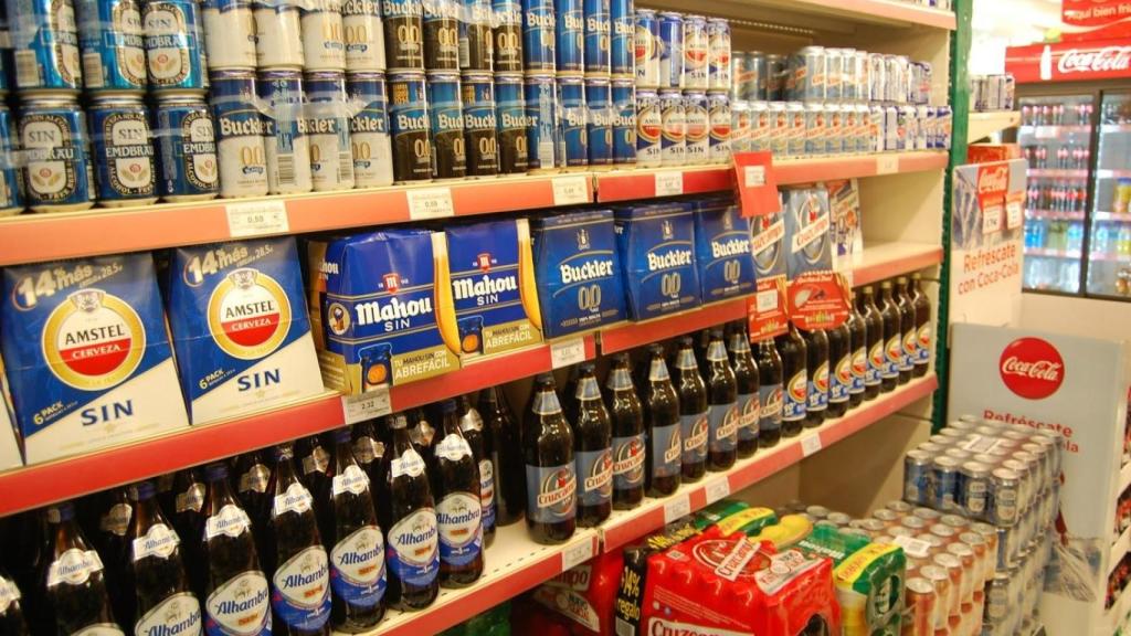 Cervezas en un supermercado.