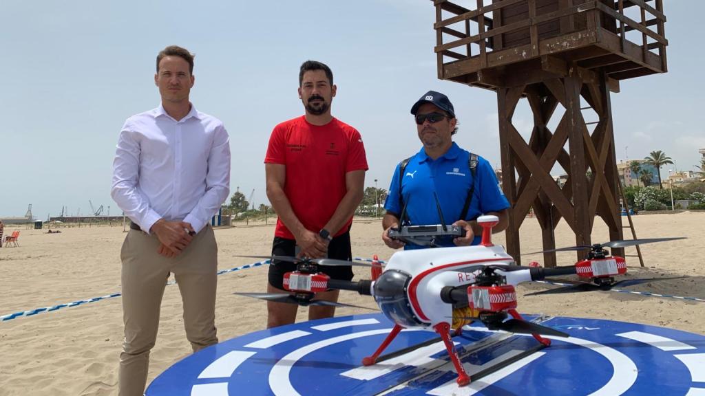 El dron en una de las playas de Sagunto. EE