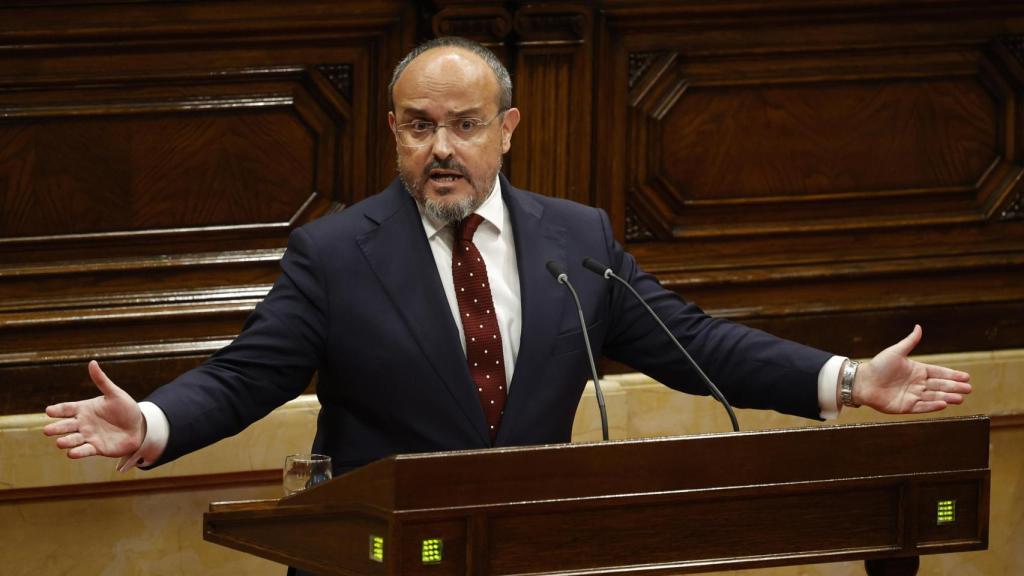 Fernández, durante el debate de investidura de Salvador Illa, este jueves en el Parlament.