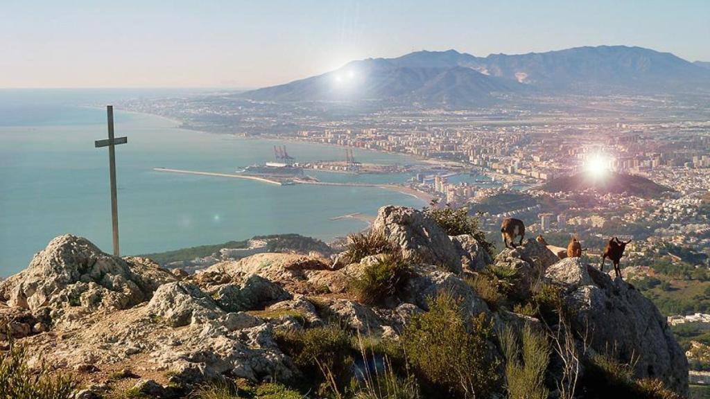 Vistas de Málaga desde la cruz del Monte de San Antón.