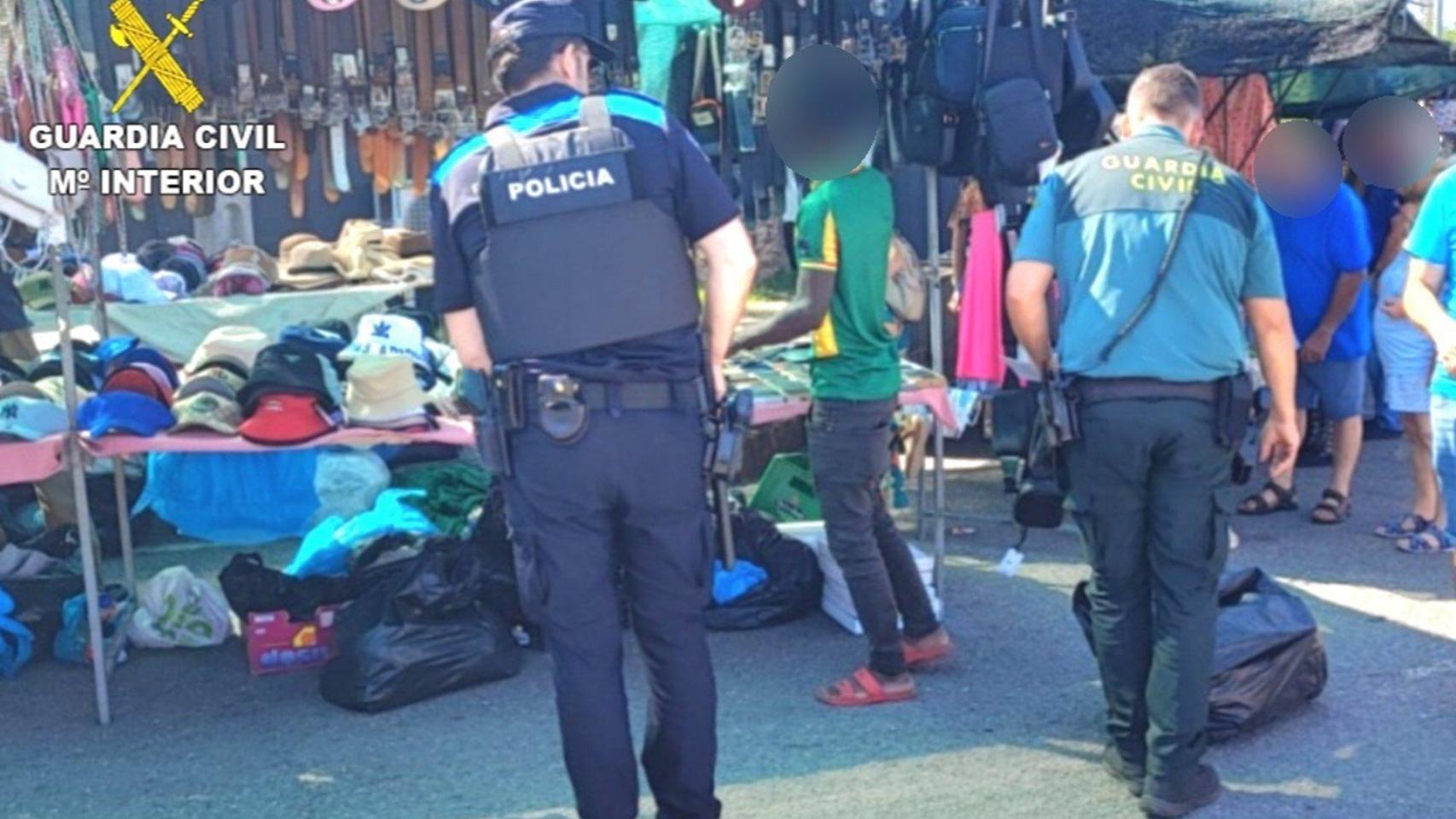 Intervención en el mercadillo de Portonovo.