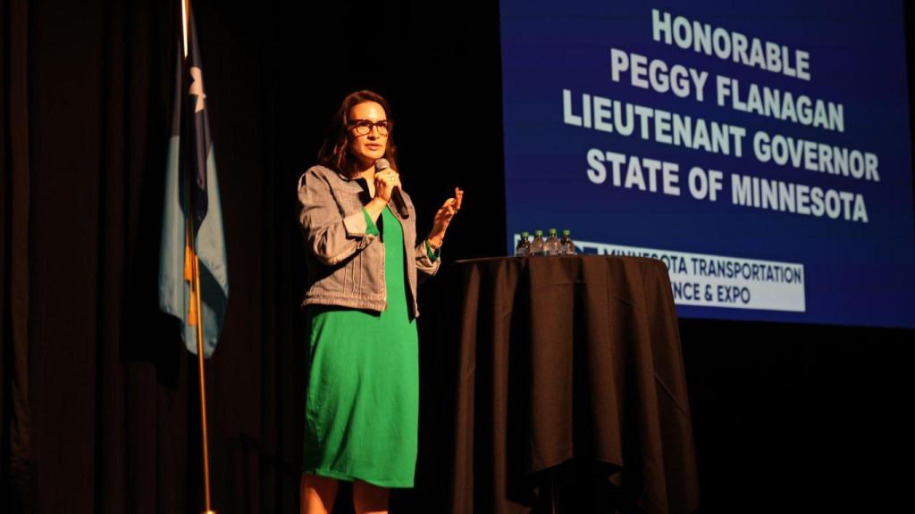 Peggy Flanagan en un acto como vicegobernadora de Minnesota.