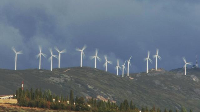 Aerogeneradores en el parque eólico del Bierzo