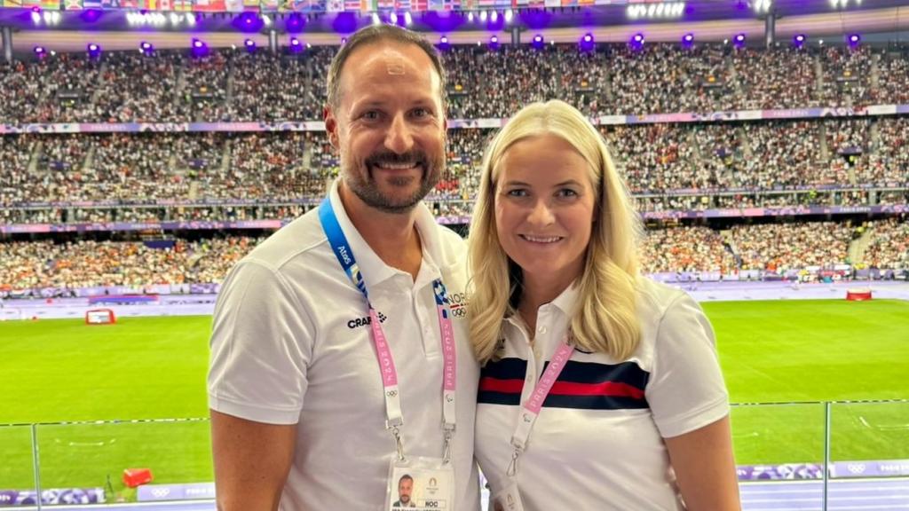 La princesa Mette-Marit junto a su marido, el príncipe Haakon, en París.