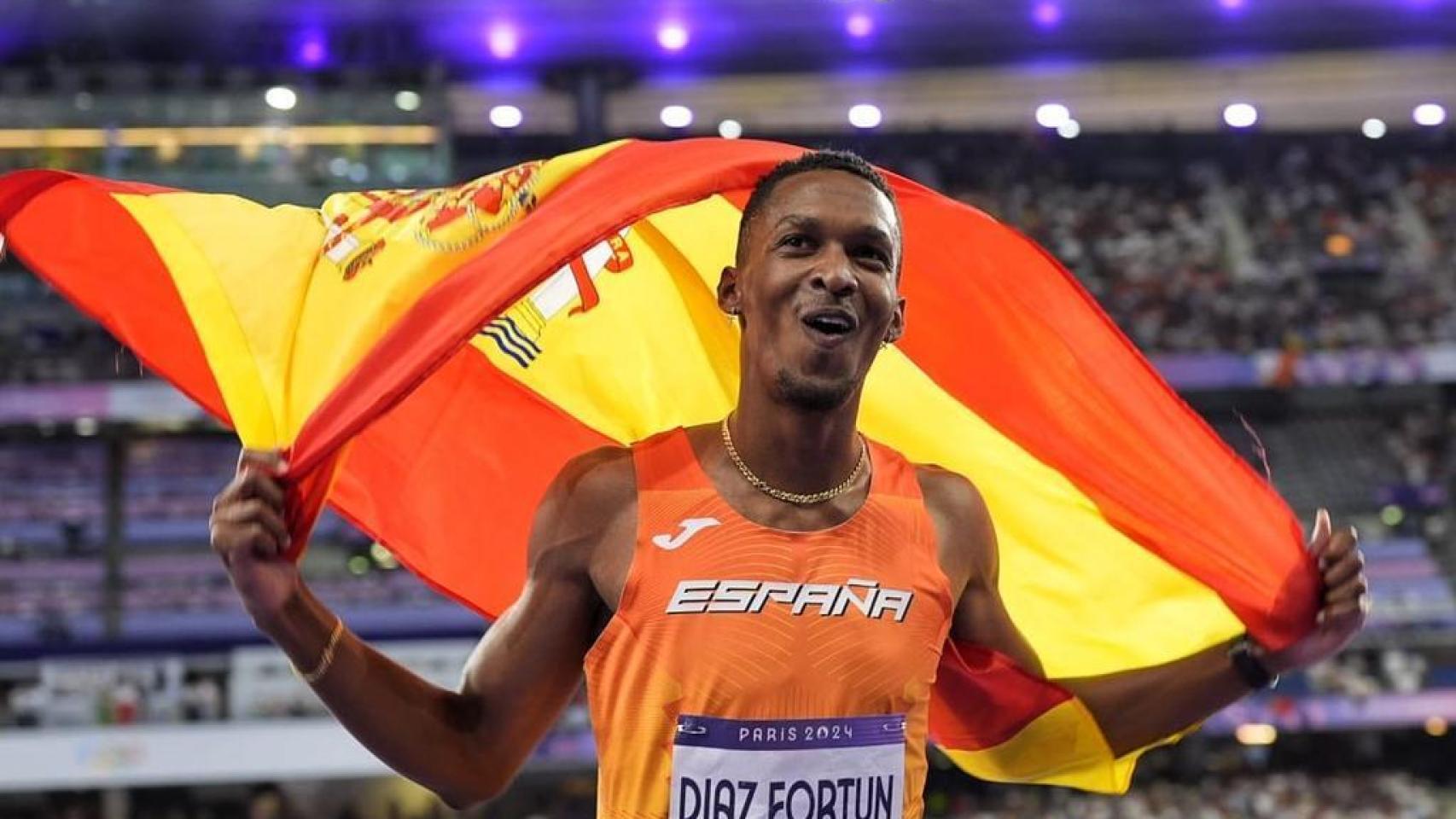 Jordan Díaz celebra la medalla de oro conseguida en París. Foto: COE