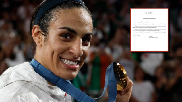 La boxeadora Imane Khelif junto a la denuncia que ha presentado en París.