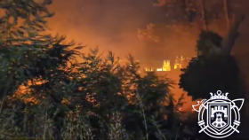 Actuación de los Bomberos de Burgos en la ladera del Castillo