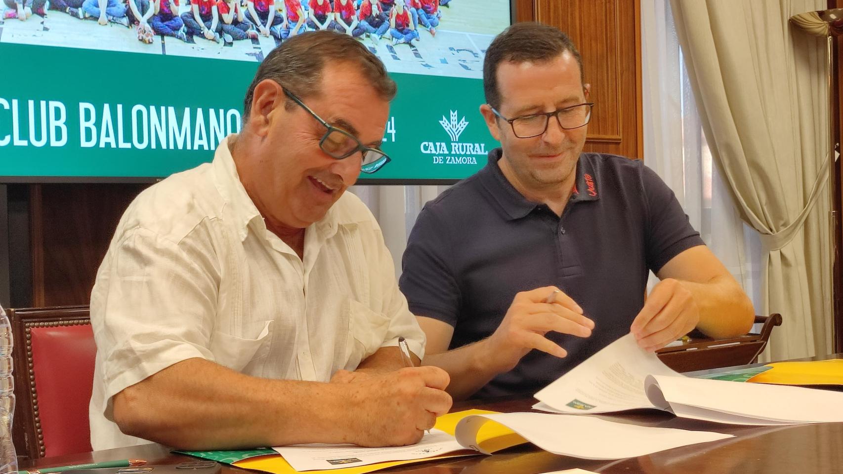 El Balonmano Zamora y Caja Rural de Zamora firman el convenio de colaboración entre ambas entidades