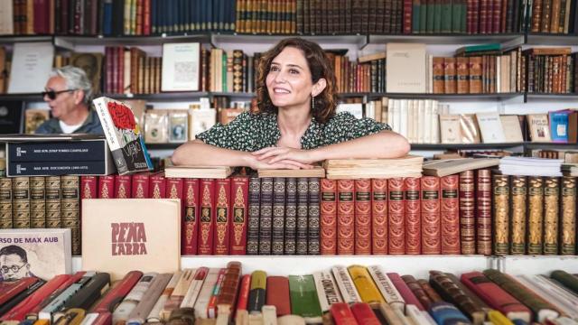 Isabel Díaz Ayuso en la feria del libro de Madrid, en su edición de 2022.