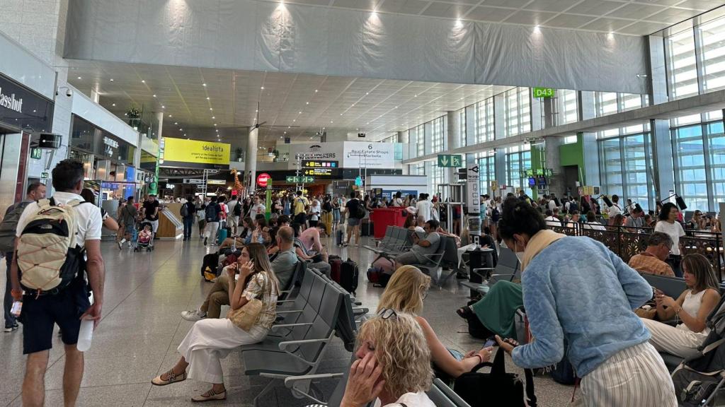 Viajeros en el Aeropuerto de Málaga este verano.