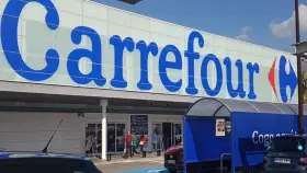 Fachada Carrefour.