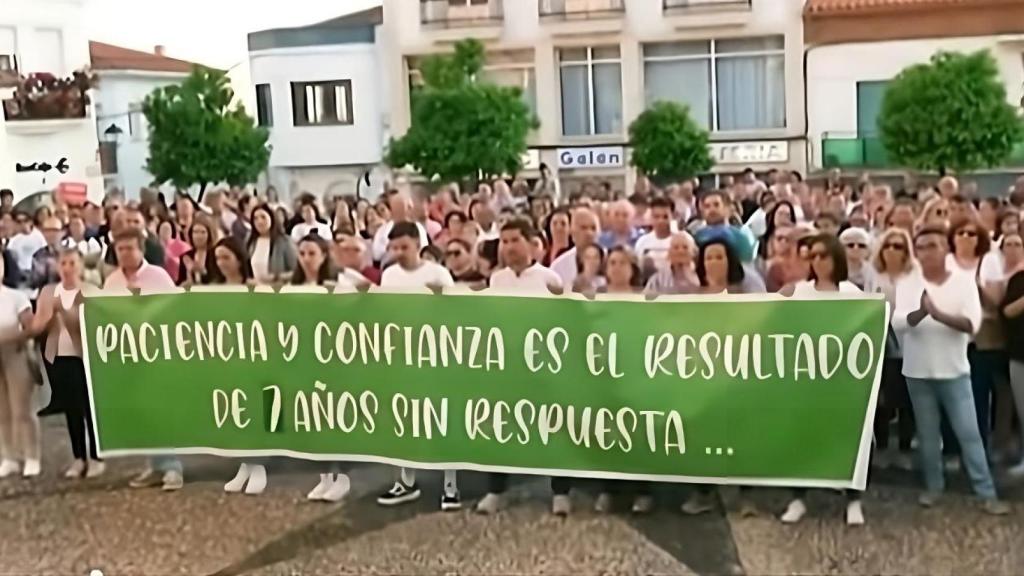 El pueblo de Hornachos sale a la calle por la desaparición de Francisca Cadenas hace siete años.