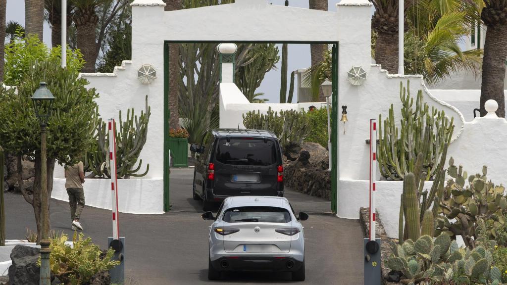 Pedro Sánchez llega a Lanzarote para pasar sus vacaciones en la residencia de La Mareta.