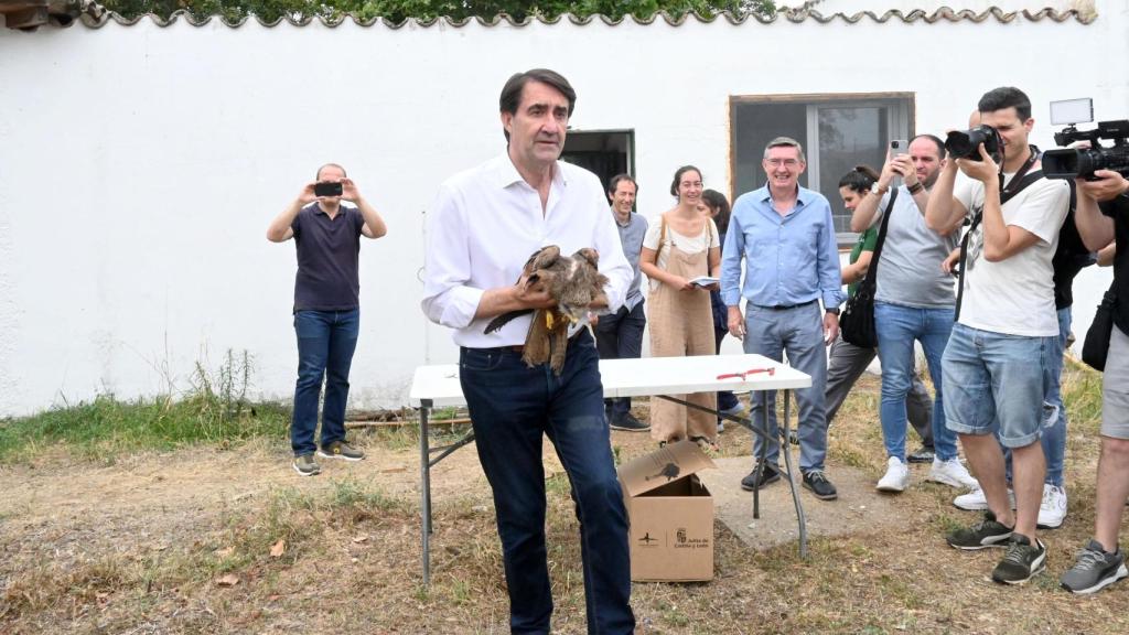 Visita de Suárez-Quiñones al Centro de Recuperación de Animales Silvestres de Valladolid