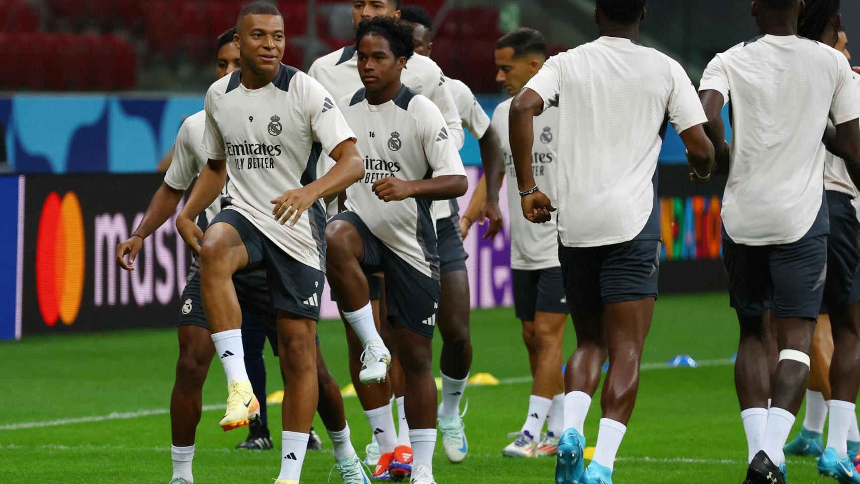 Mbappé, en el entrenamiento previo a la final de la Supercopa de Europa.