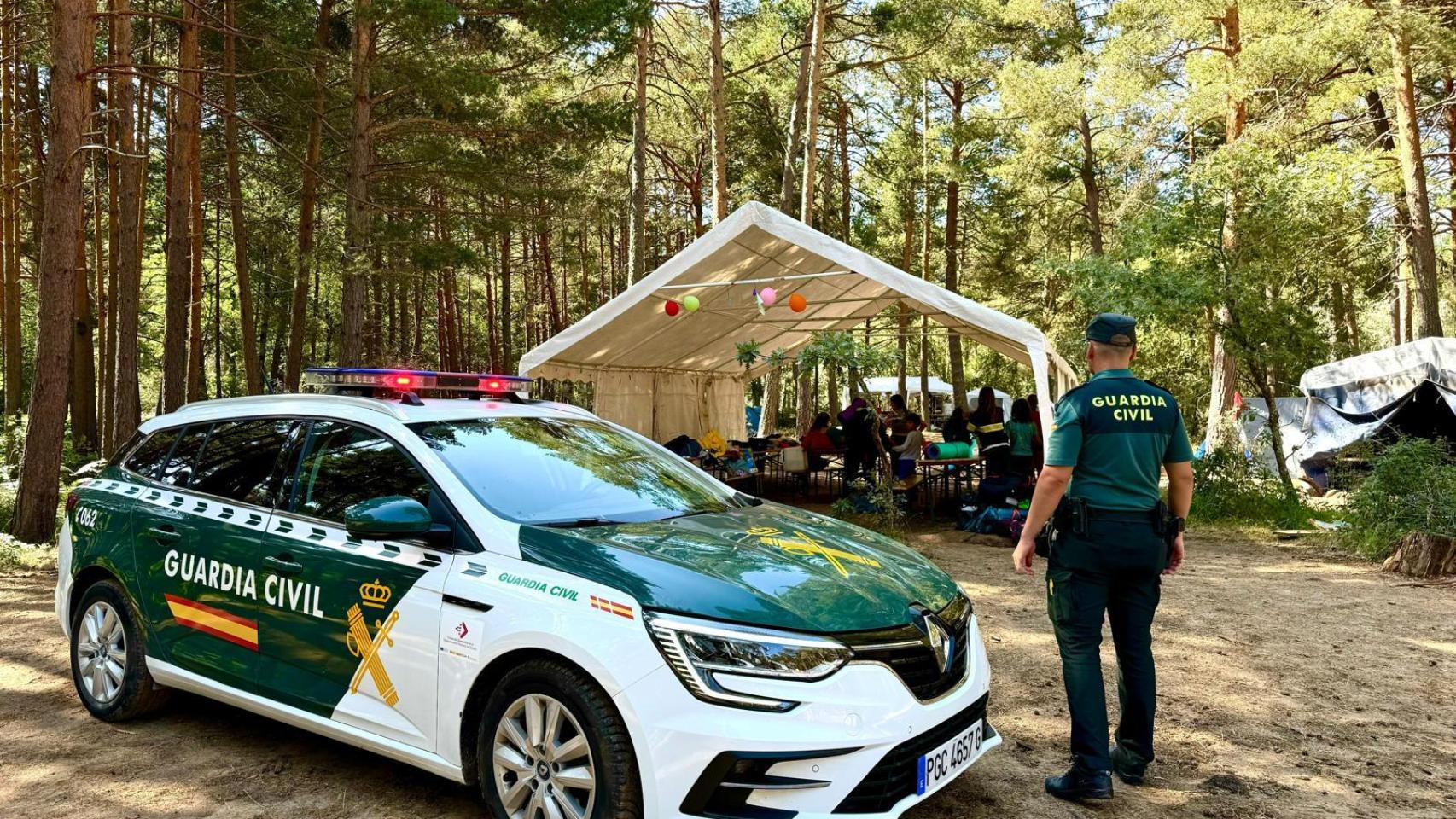 La Guardia Civil en el campamento en Vinuesa