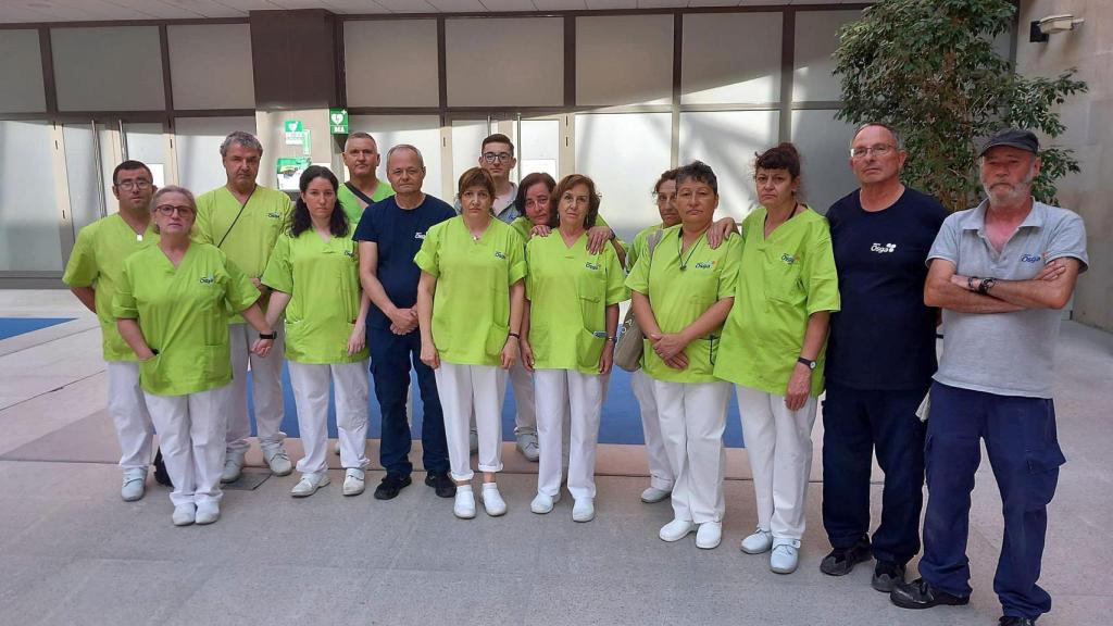 Minuto de silencio de los compañeros de trabajo de la mujer fallecida ayer en Valladolid