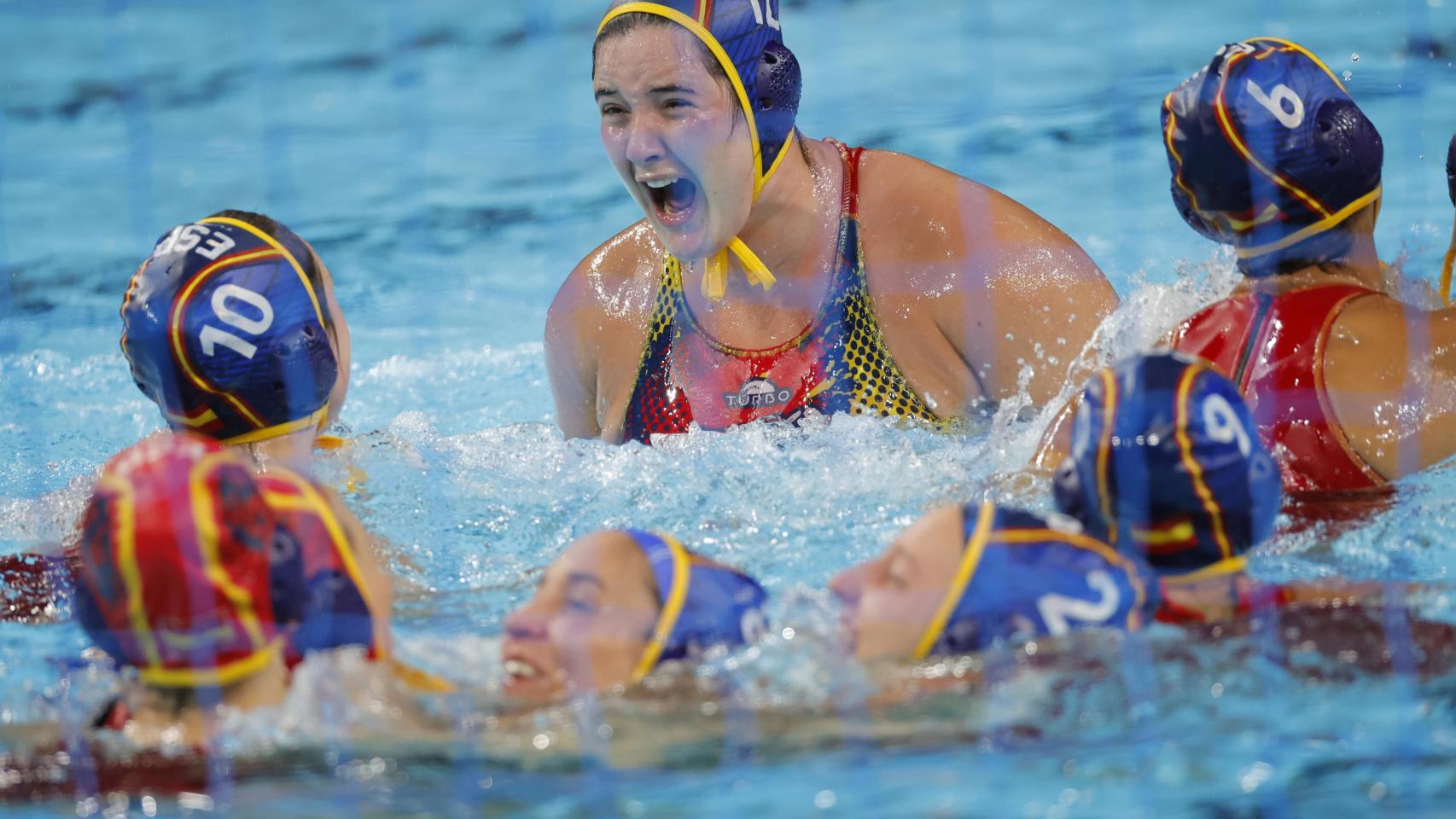 Paula Leitón celebra el oro olímpico en waterpolo femenino