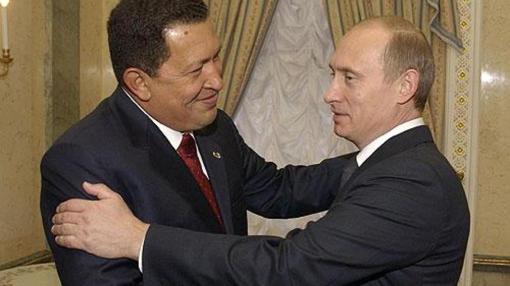 El expresidente de Venezuela, Hugo Chávez, con el actual mandatario ruso, Vladímir Putin.