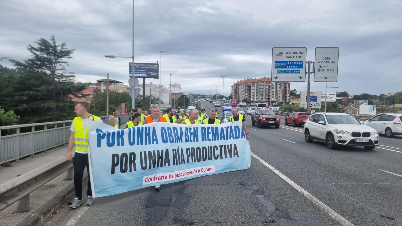 Los mariscadores de la ría de O Burgo este martes