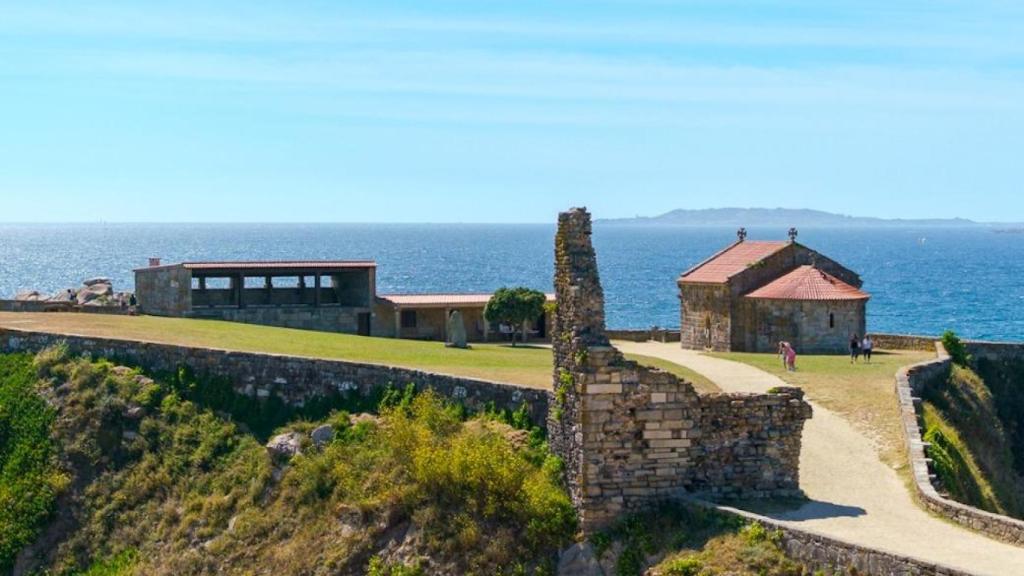 Ermita da Lanzada, escenario de esta famosa romería en Noalla