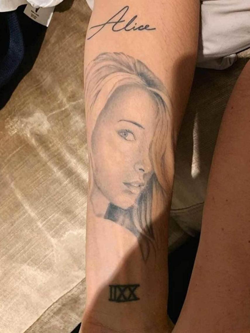 El tatuaje de Álvaro Morata con el rostro de su expareja, Alice Campello, en su brazo.