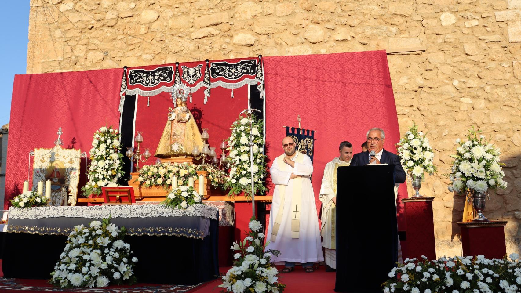 Acto de nombramiento de la Virgen de la Estrella como Alcaldesa Honorífica Perpetua de El Herrumblar (Cuenca).