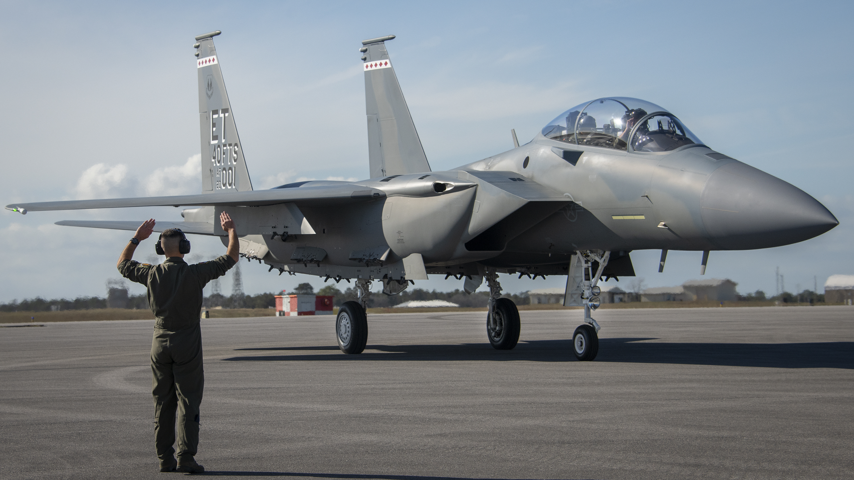 F-15EX en plataforma.