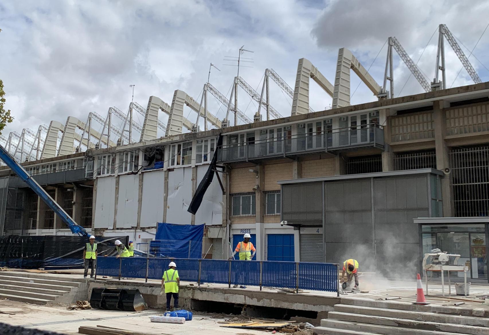 Los operarios, en la zona de la antigua Gerencia de Urbanismo