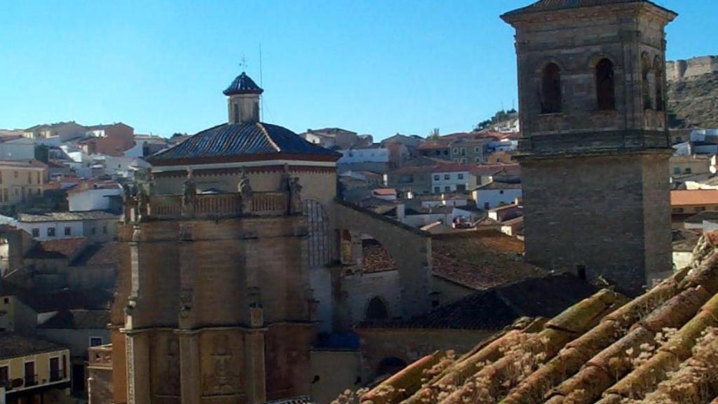 Exterior de la iglesia de Santa María del Salvador.