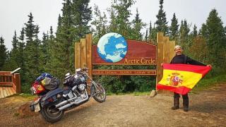 La odisea de un fotógrafo de Alicante cruzando el mundo en Harley Davidson: "Estoy harto de jugarme la vida"