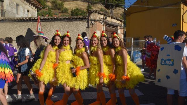 Desfile de peñas en Cabezón de Pisuerga