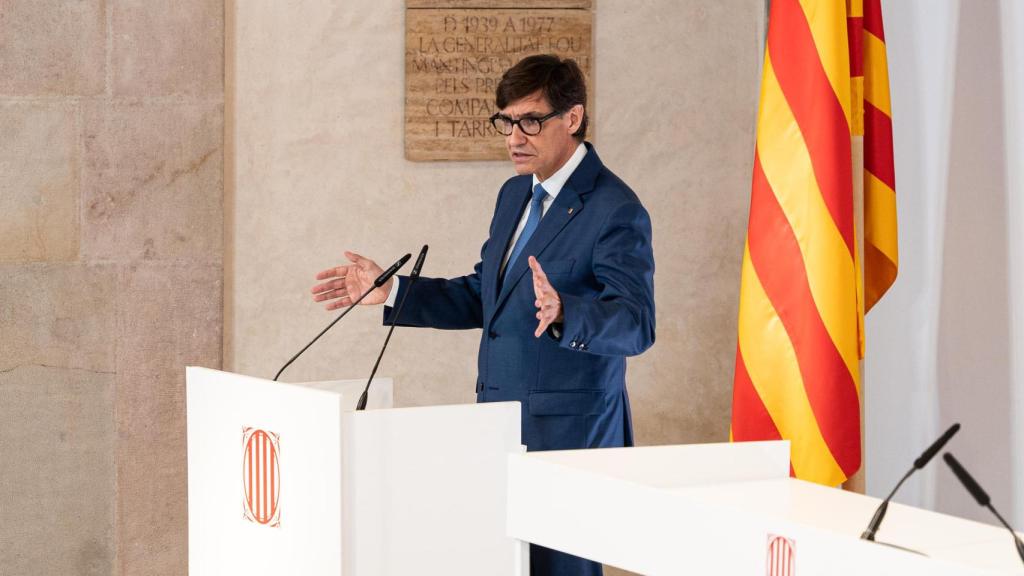 Salvador Illa da un discurso durante la inauguración del nuevo Gobierno de Cataluña.