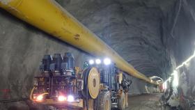 Obras de excavación en el interior del túnel 1 de punta Langosteira.