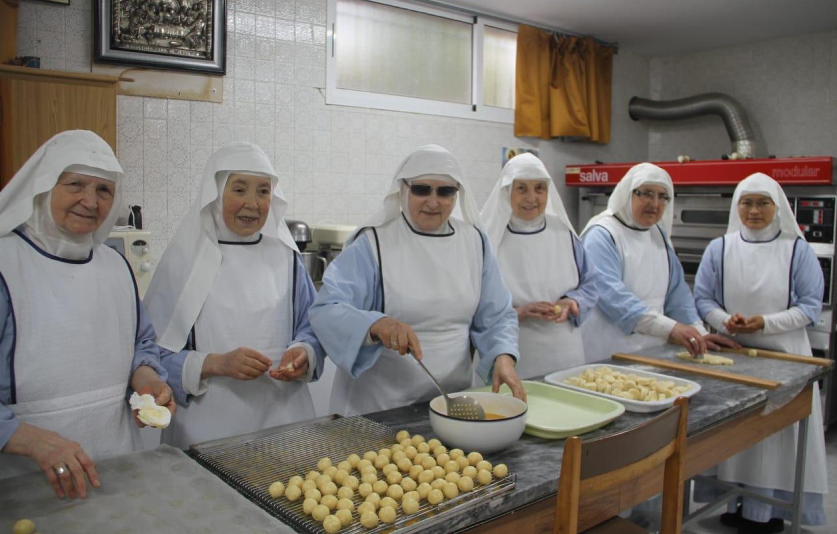 Cocina de las monjas del monasterio donde preparan las pastas para vender.