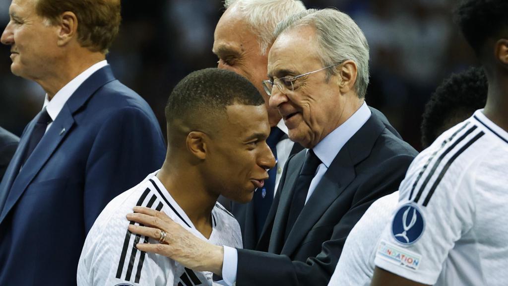 Florentino Pérez junto a Kylian Mbappé en la celebración de la Supercopa 2024