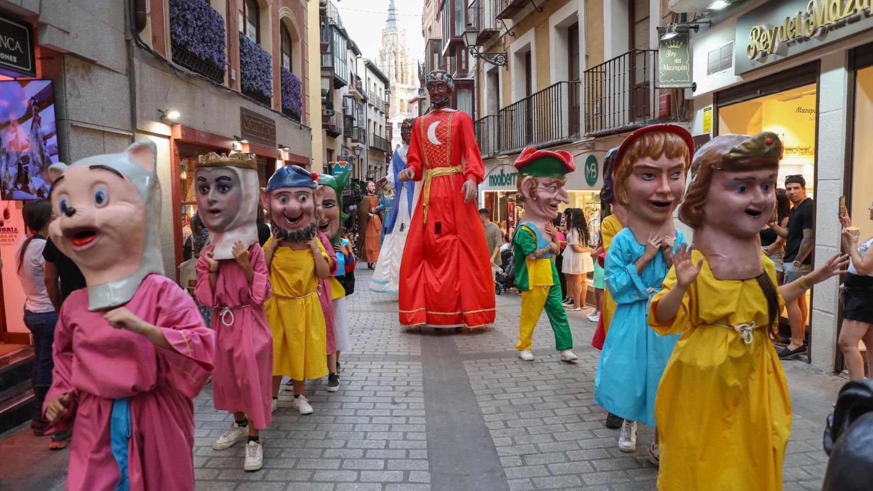 Toledo arranca su feria de agosto con gigantones y limonada: las mejores imágenes